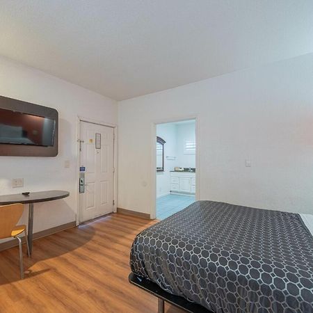 كاستروفيل Coastal Valley Inn المظهر الخارجي الصورة