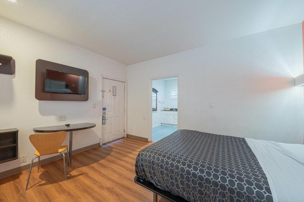 كاستروفيل Coastal Valley Inn المظهر الخارجي الصورة