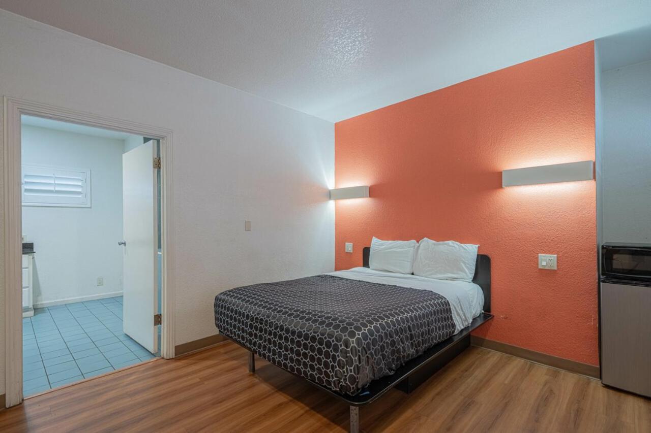 كاستروفيل Coastal Valley Inn المظهر الخارجي الصورة